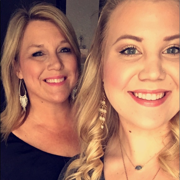 Meet your Posher, Janis - Picture 1 of 1